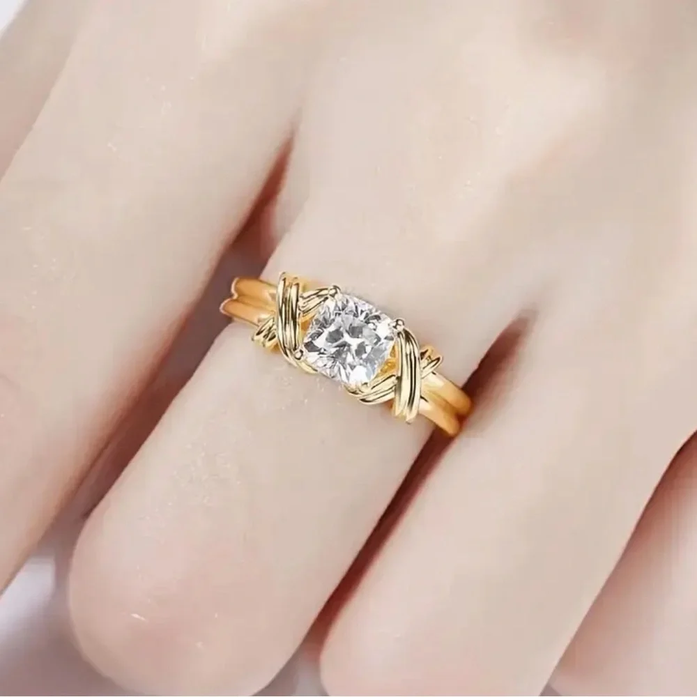 14K Elegant Promise Ring With Shiny Cubic Zirconia.